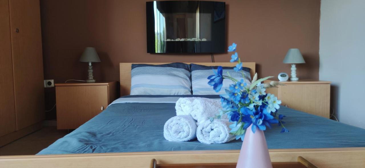 Penthouse Studio Next To The Sea Salamina Esterno foto