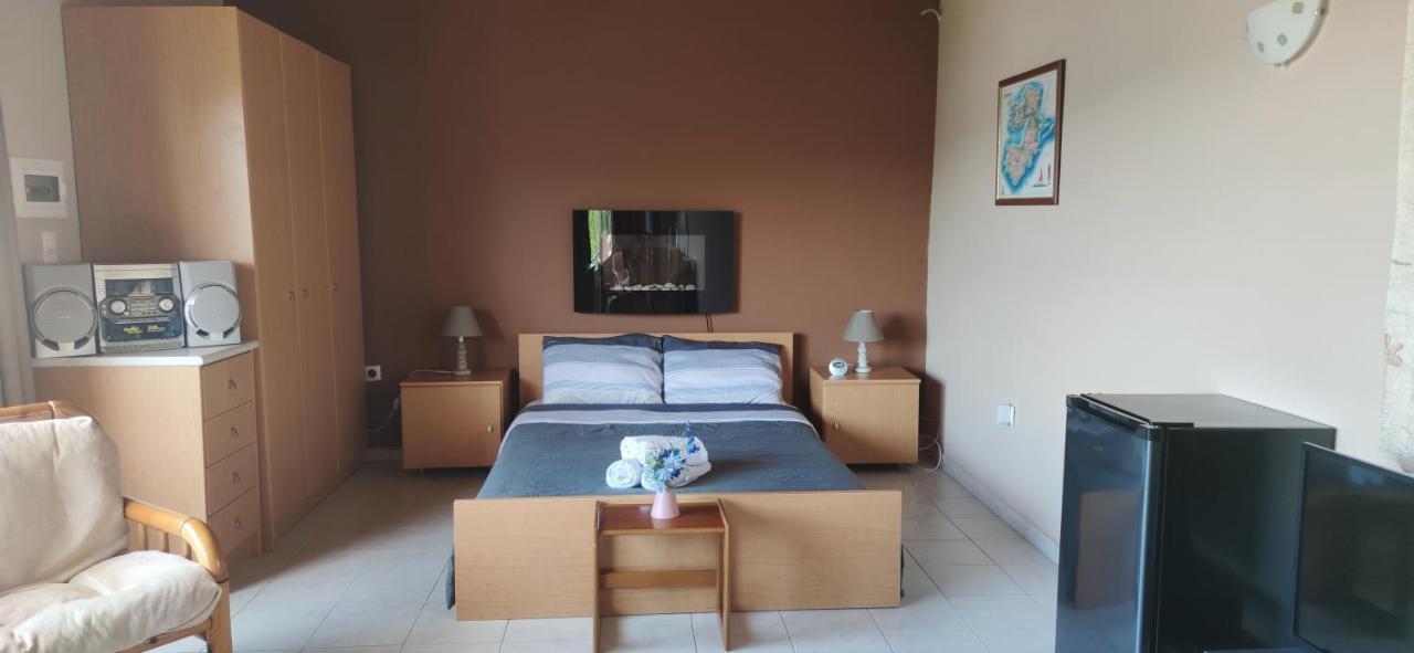 Penthouse Studio Next To The Sea Salamina Esterno foto